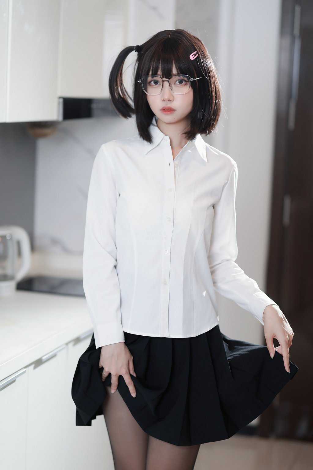 摄影博主@洛桑w伊梓 眼镜妹妹-美图