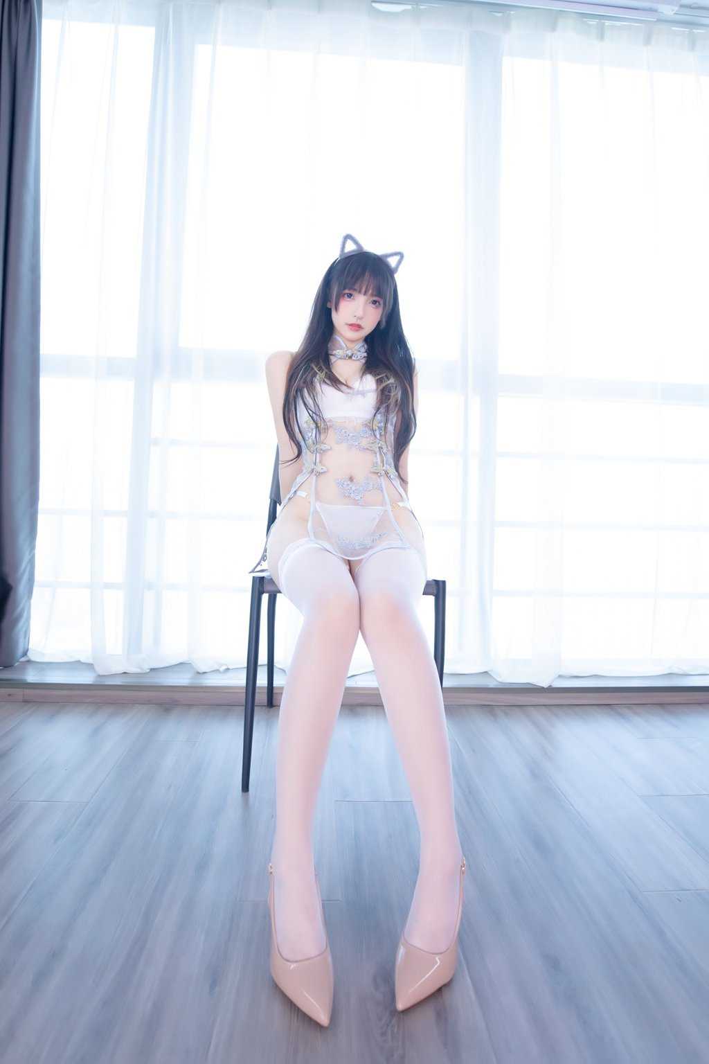 网紅Coser@神楽坂真冬写真《羞涩喵喵》-美图