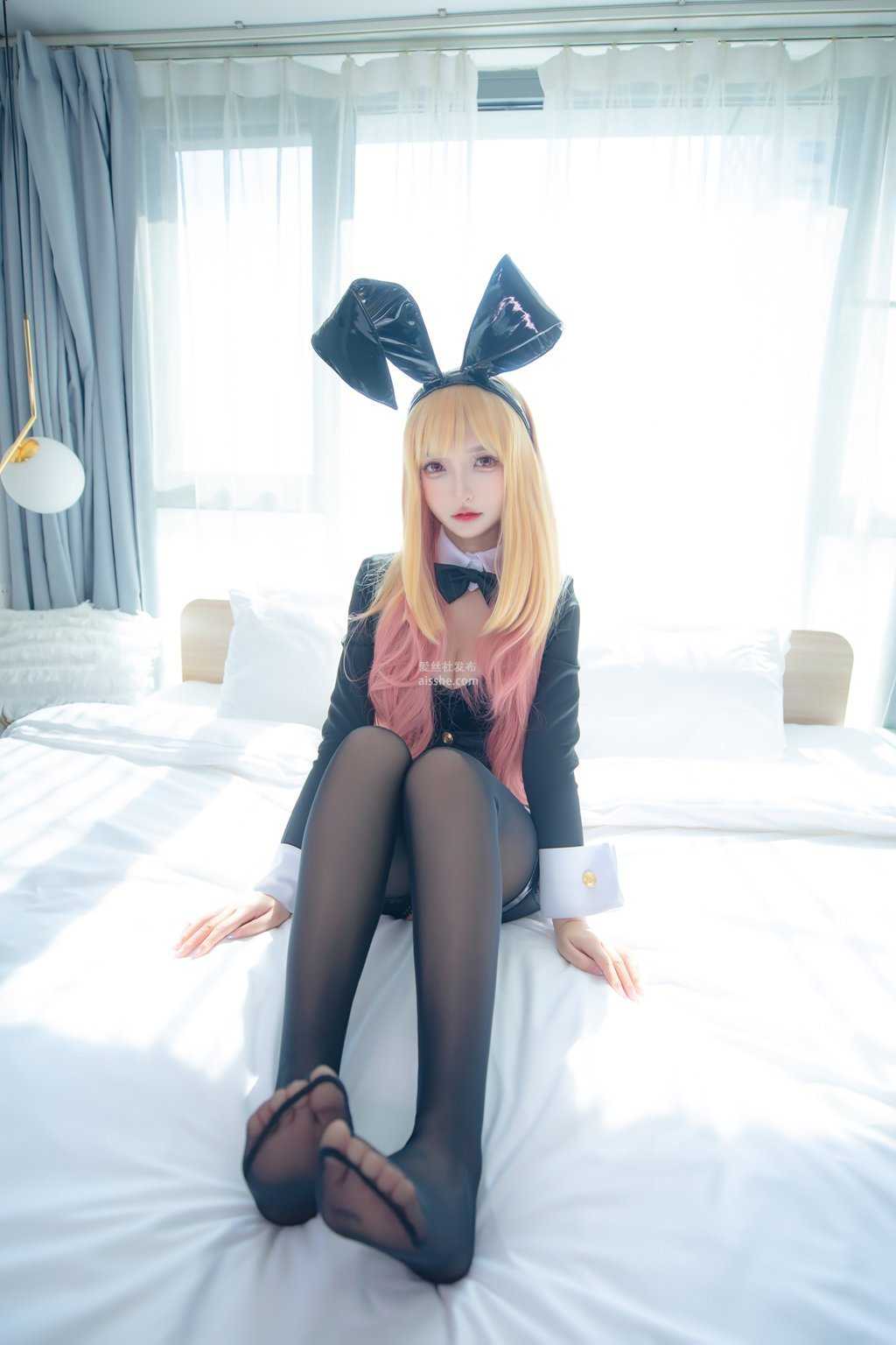 网紅Coser神楽坂真冬写真《海梦兔女郎》-美图