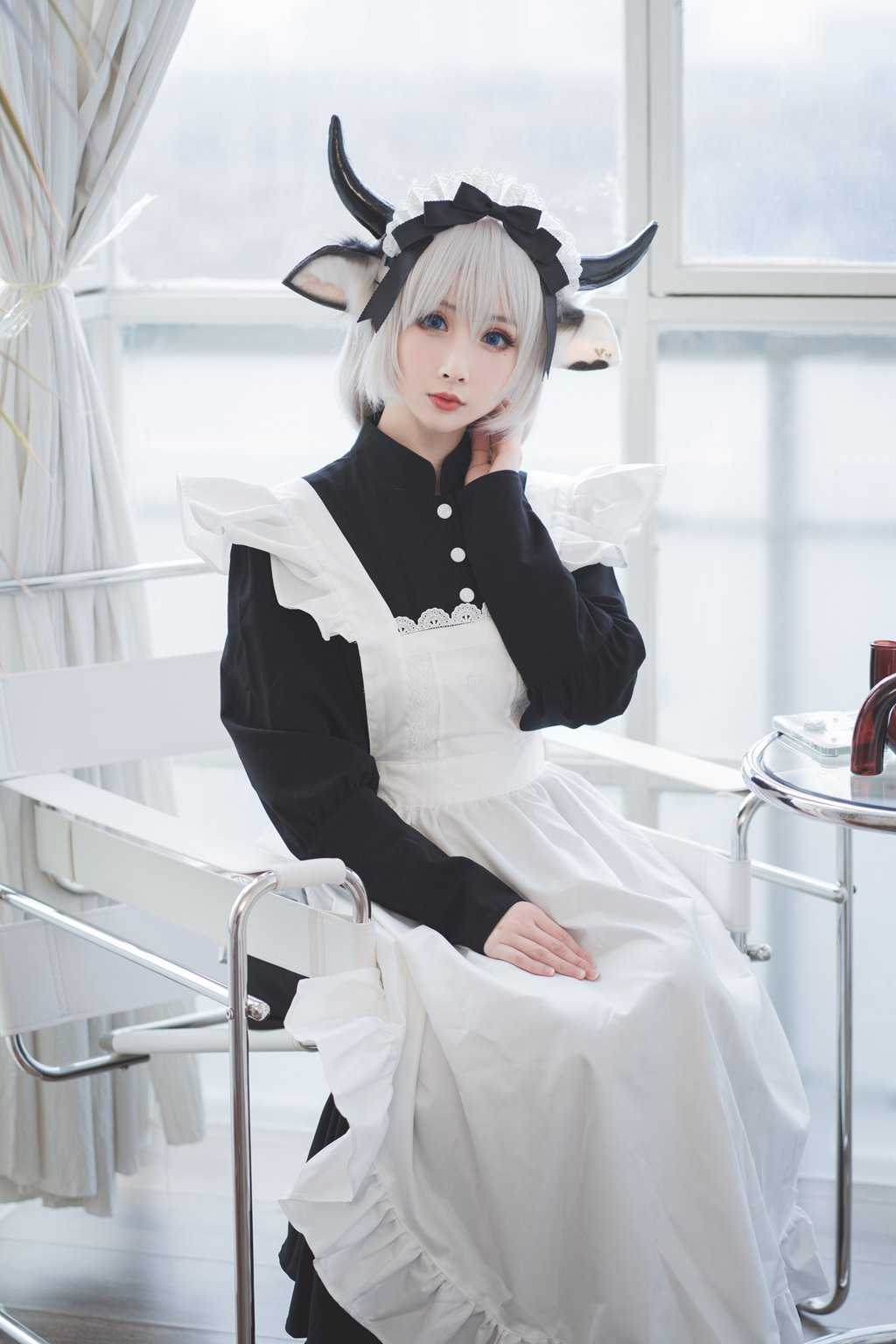 知名动漫Coser@rioko凉凉子 贴心的牛奶女仆-美图